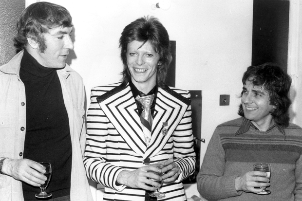 9th May 1973: Pop phenomenon David Bowie, sporting a stripy jacket with wide lapels, visits comedy duo Peter Cook (1937 - 1995), and Dudley Moore (1935 - 2002) backstage at the Cambridge Theatre in London, following the pair's show 'Behind The Fridge'. David is to appear at Earl's Court on Saturday, the first date of his British tour. (Photo by Keystone/Getty Images)